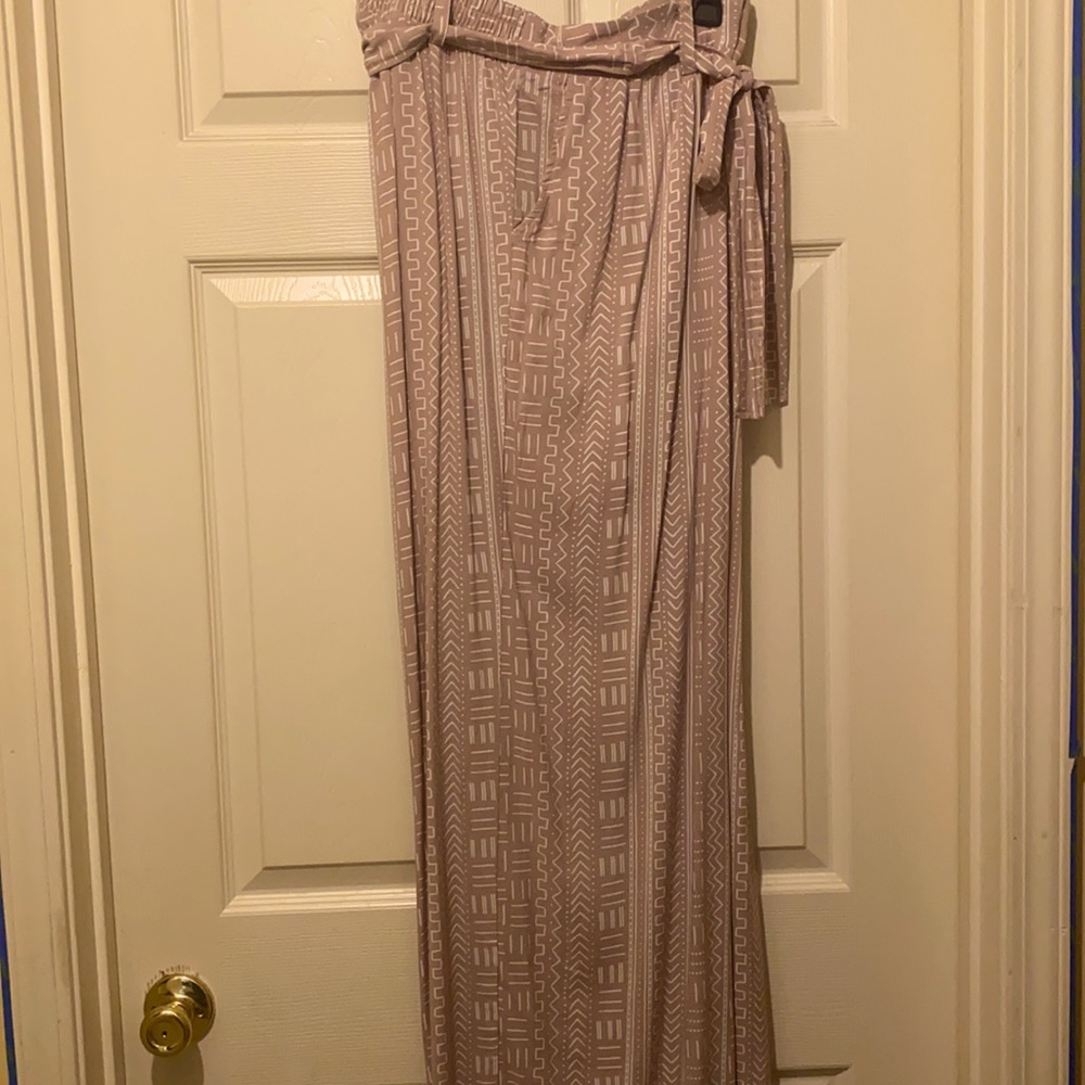 Torrid (2) size 18-20 printed lightweight pants. 100% Rayon